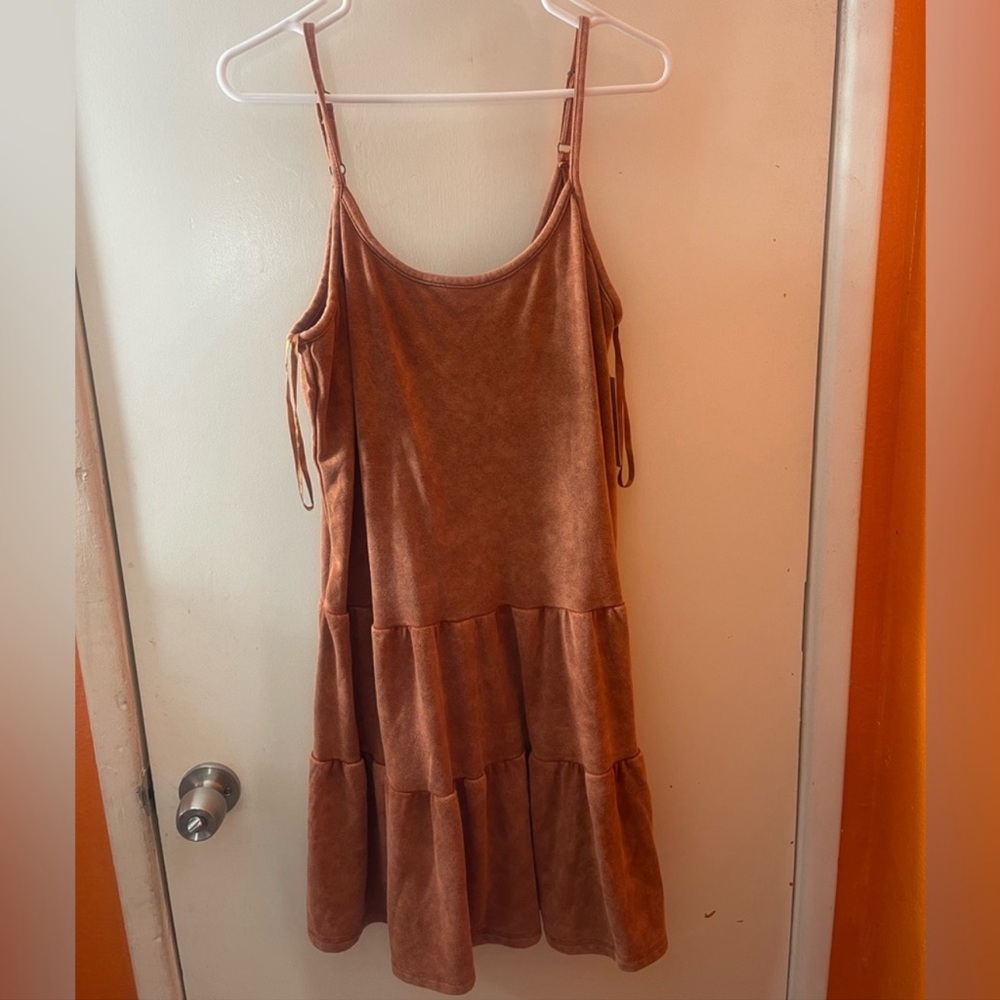**2 women’s dresses
